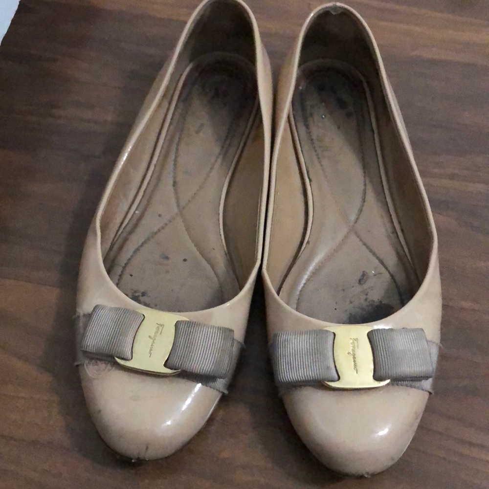 Ferragamo light pink shoe